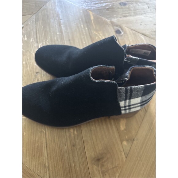 TOMS Women's, Kelsey Ankle Wedge Boot  Black White Plaid Size 8 - Picture 1 of 4